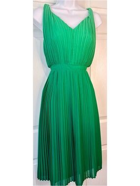 banana republic green ombre dress | Dresses | Banana Republic Emerald Ombr Pleated Vneck Midi VENDOR COLOR-BLACK MULTI